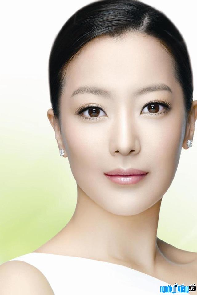Vẻ đẹp không tì vết của nữ diễn viên Kim Hee-Sun