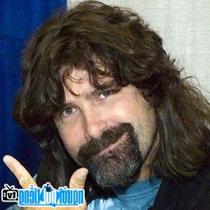 Một hình ảnh chân dung của VĐV vật Mick Foley