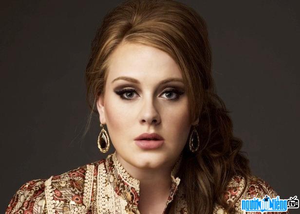 Adele sở hữu gượng mặt đẹp và giọng hát trời phú