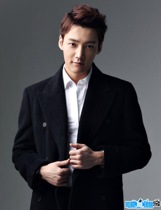Choi Jin-hyuk - nam diễn viên nổi tiếng của Hàn Quốc