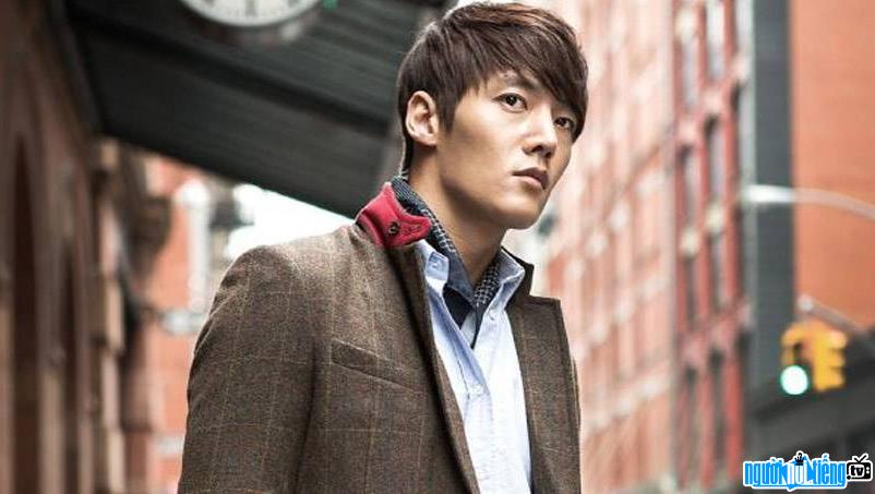 Một hình ảnh mới nhất về nam diễn viên Choi Jin-hyuk