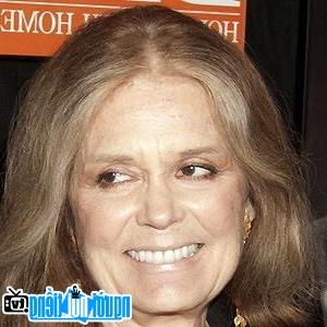 Một hình ảnh chân dung của Nhà hoạt động Gloria Steinem