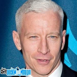 Ảnh chân dung Anderson Cooper