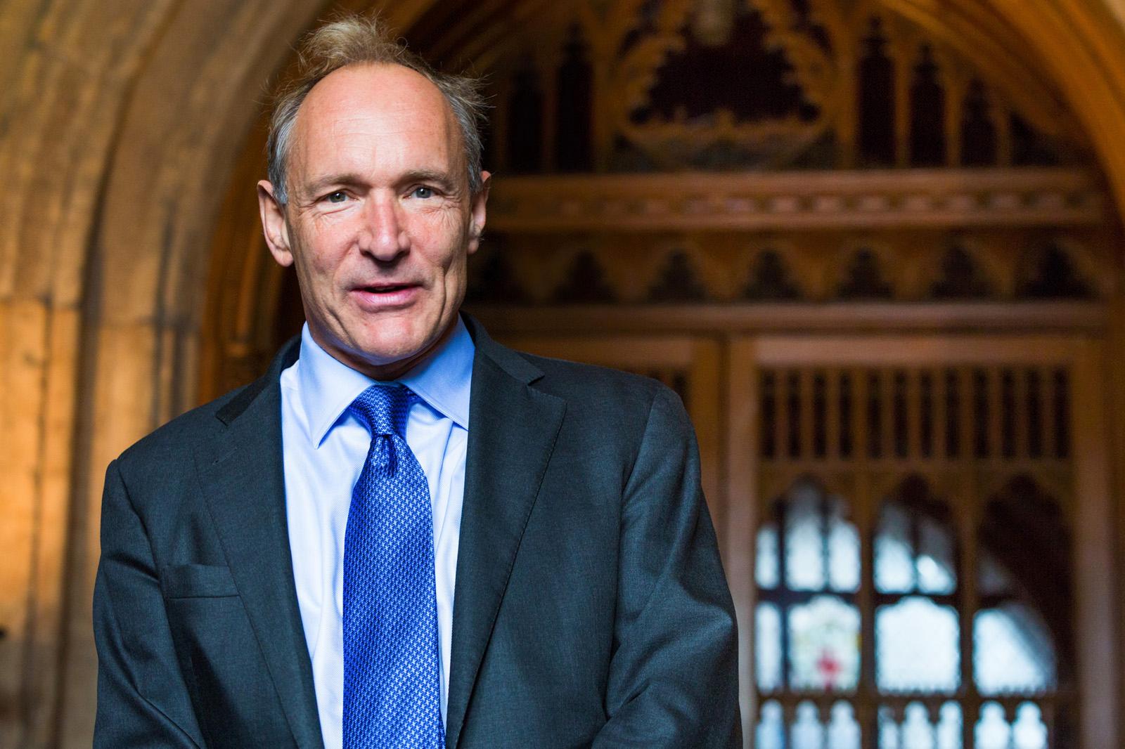 Nhà khoa học Tim Berners Lee - một trong nhân vật quan trọng nhất của thế kỉ 20