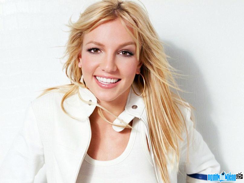Britney Spears được mệnh danh là "Công chúa nhạc pop"