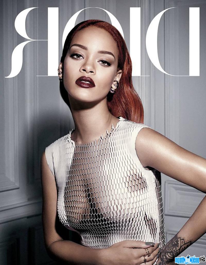 Hình ảnh Rihanna trên tạp chí Dior