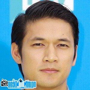 Một hình ảnh chân dung của Nam diễn viên truyền hình Harry Shum Jr.
