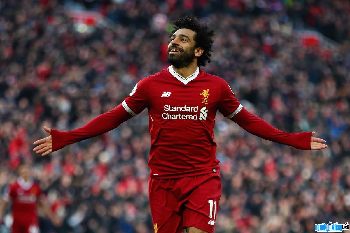 Hình ảnh cầu thủ Mohamed Salah đang ăn mừng chiến thắng