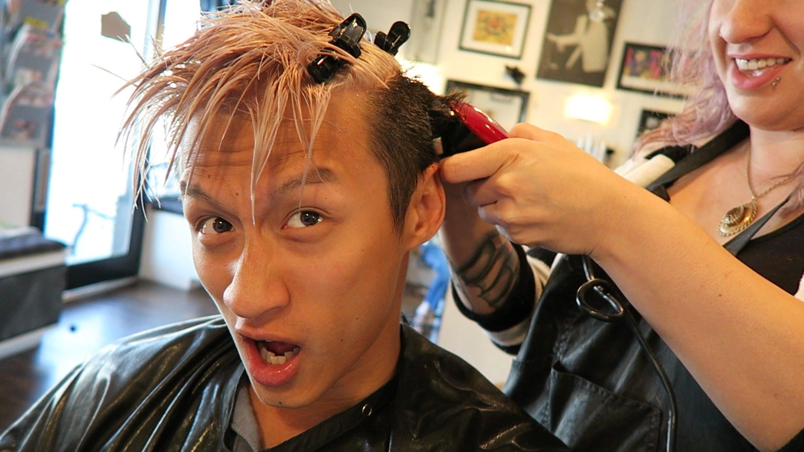 Hình ảnh Sao Youtube Josh Paler Lin khi đang làm tóc