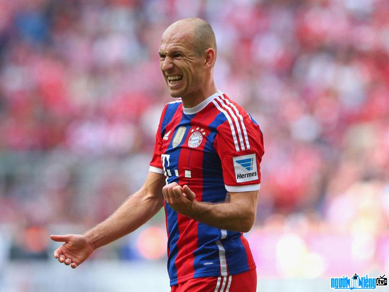 Hình ảnh cầu thủ Arjen Robben đang ăn mừng chiến thắng