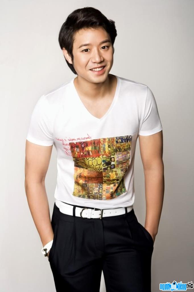Hình ảnh mới nhất về nam diễn viên Chun Jung-myung