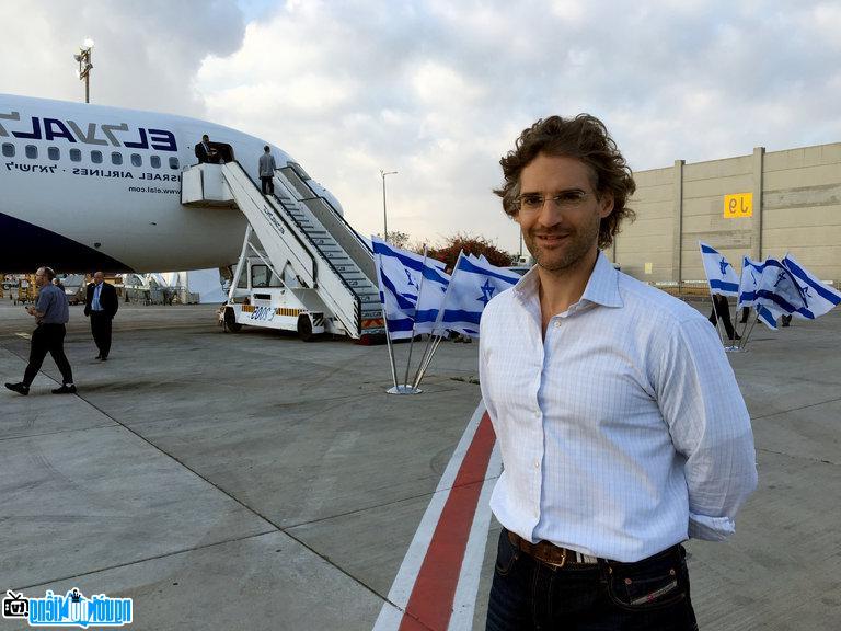 Jeffrey Gettleman trong chuyến bay với Thủ tướng Benjamin Netanyahu từ Israel đến Entebbe - Uganda.