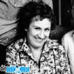 Một hình ảnh chân dung của Nữ diễn viên truyền hình Jean Stapleton