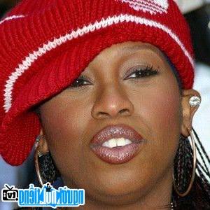 Một hình ảnh chân dung của Ca sĩ Rapper Missy Elliott