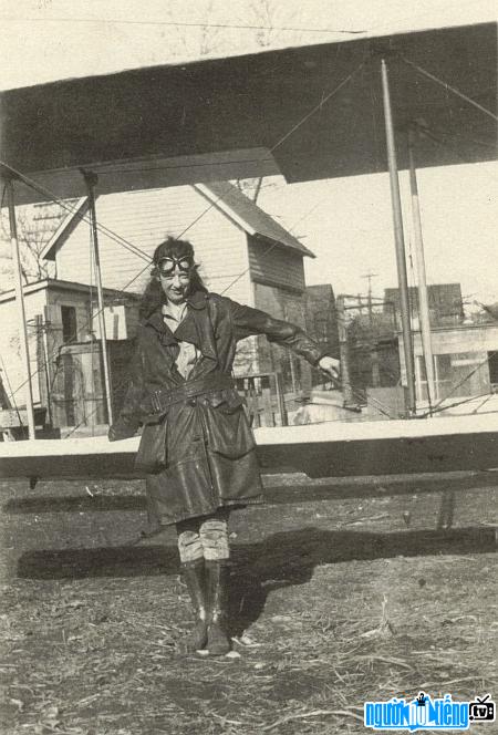 Hình ảnh phi công Neta Snook thời trẻ
