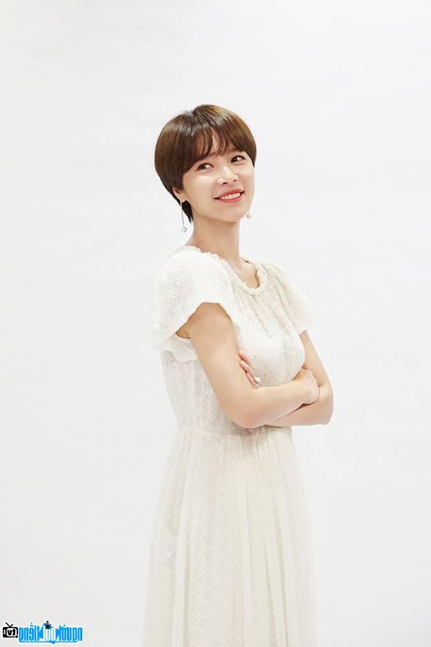 Nữ diễn viên truyền hình Hwang Jung-eum xinh đẹp