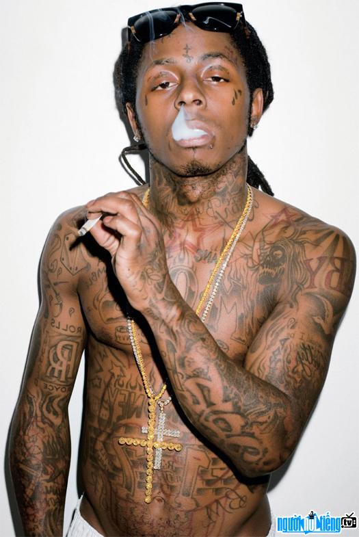 Lil Wayne là một trong những nghệ sĩ có số lượng đĩa bán chạy nhất mọi thời đại