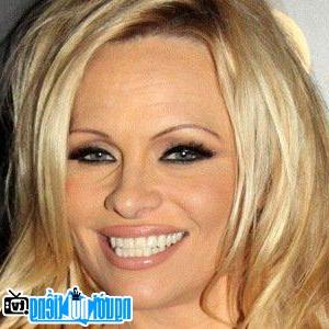 Một hình ảnh chân dung của Nữ diễn viên truyền hình Pamela Anderson
