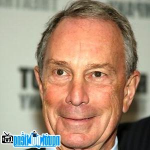 Một hình ảnh chân dung của Chính trị gia Michael Bloomberg