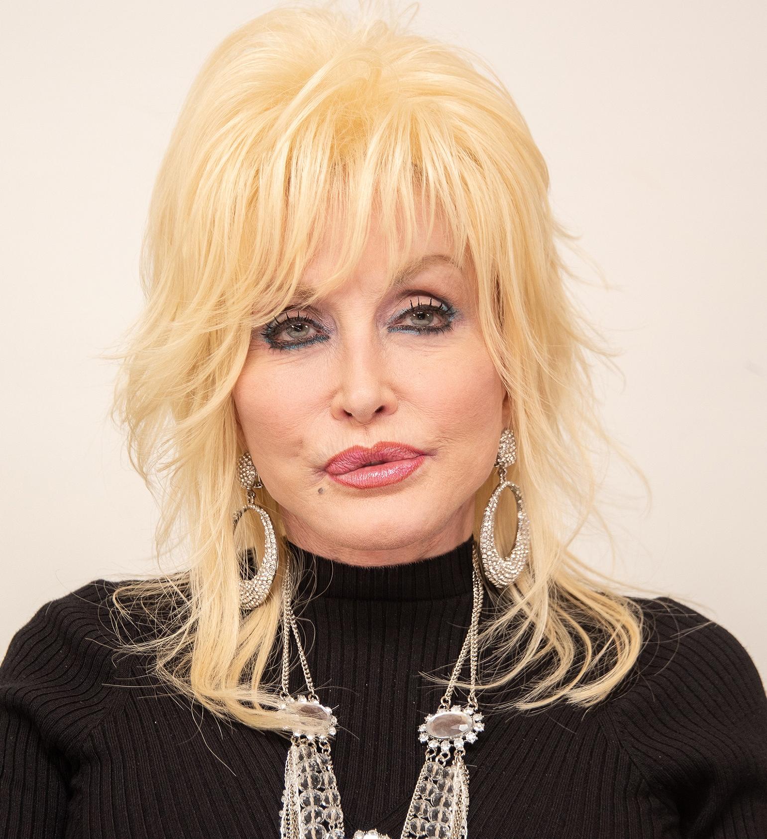 Country Singer Dolly Parton Profile Age Email Phone And Zodiac Sign