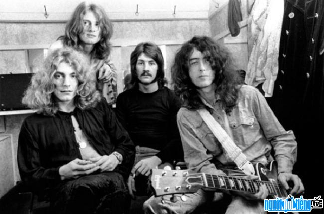 Robert Plant ca sĩ hát chính ban nhạc Rock huyền thoại Led Zeppelin
