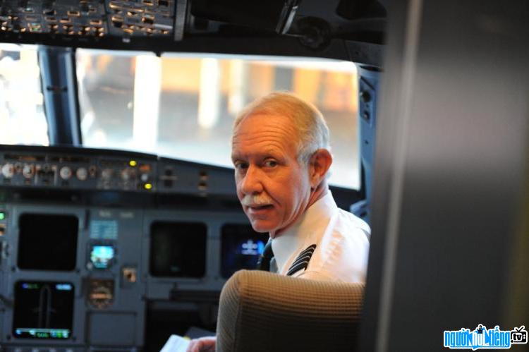 Hình ảnh về phi công Chesley Sullenberger khi còn tham gia bay