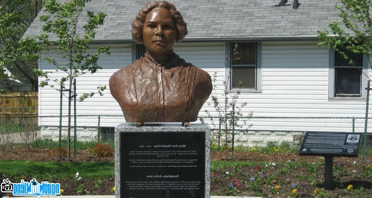 Tượng đài Mary Ann Shadd- Nhà báo da mầu đầu tiên làm nhà xuất bản ở Bắc Mỹ