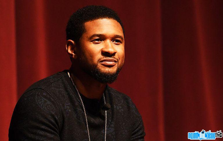 Usher là một ca sĩ nhạc pop nổi tiếng thế giới