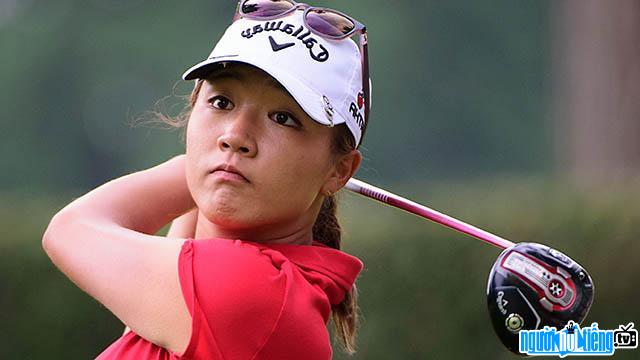 Lydia Ko golf thủ trẻ nhất giành vị trí số 1 thế giới.