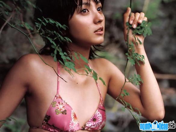 Hình ảnh diễn viên Hikari Mitsushima trong bộ ảnh chụp với thiên nhiên