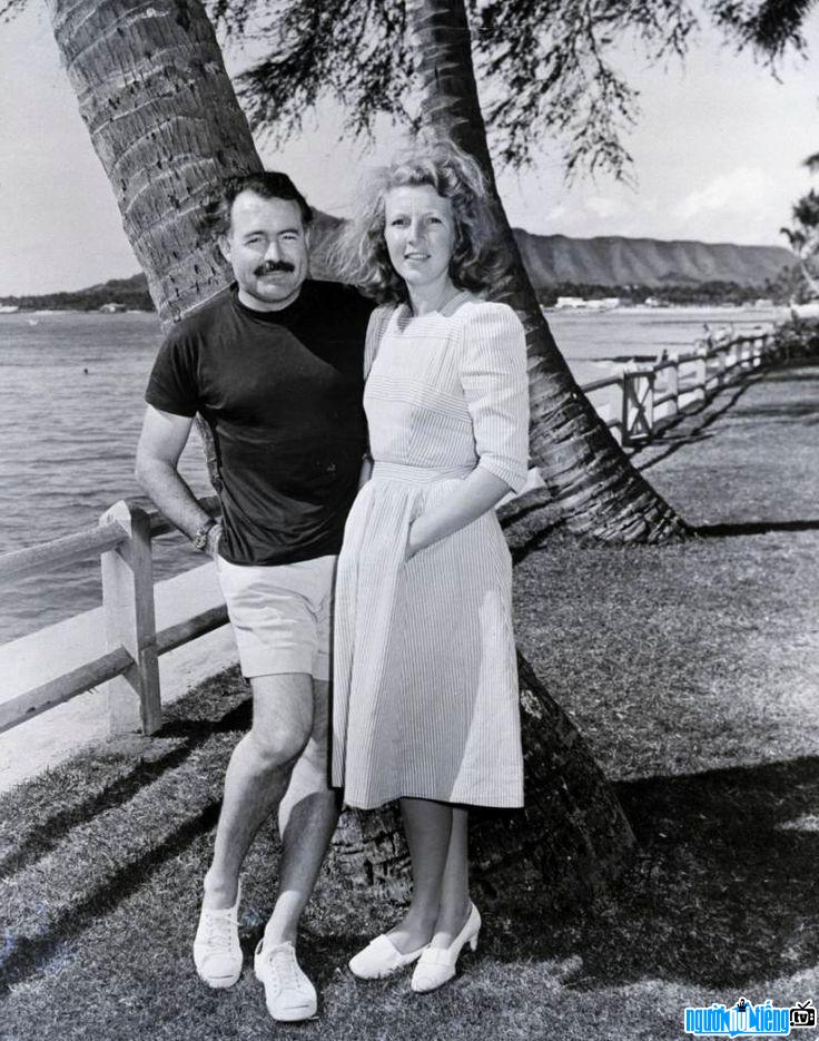 Martha Gellhorn cùng với tiểu thuyết gia Hemingways thời còn mặn nồng