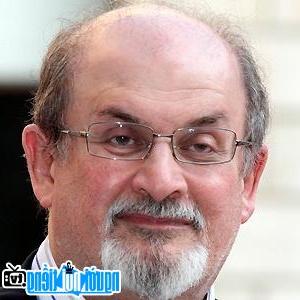 Một bức ảnh mới về Salman Rushdie- Tiểu thuyết gia nổi tiếng Mumbai- Ấn Độ