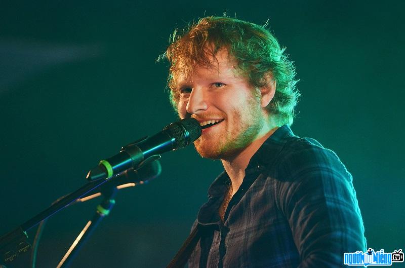 Ca sĩ Ed Sheeran ghi danh vào lịch sử âm nhạc chỉ sau một đêm