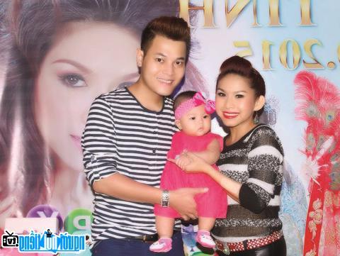 Nghệ sĩ Bình Tinh cùng chồng và con gái