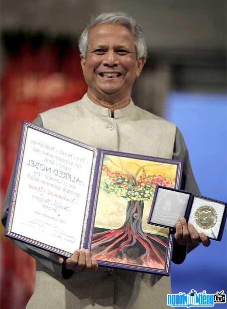 Muhammad Yunus nhận giải thưởng Nobel hòa bình năm 2006