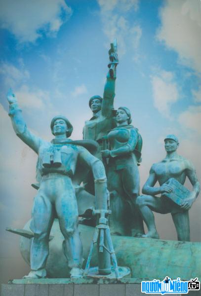 Tượng đài chiến thắng của nhà điêu khắc Nguyễn Phú Cường
