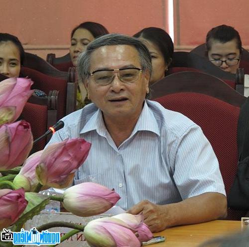 Nhà thơ Trần Ninh Hồ tại một cuộc đối thoại về thơ trong đời sống của người nông dân