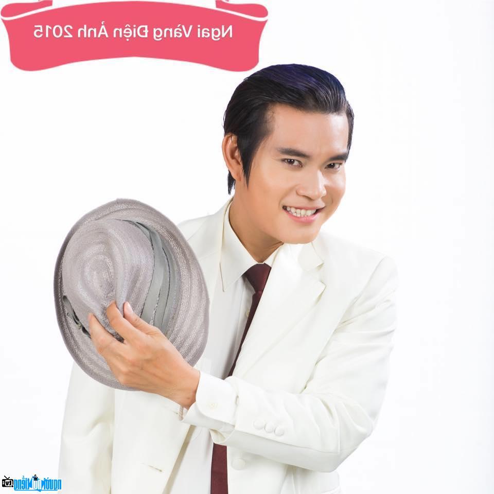 Hình ảnh ca sĩ Việt Hùng trong MV mới