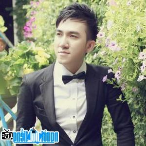 Hình ảnh ca sĩ Khaly Nguyễn trong MV mới