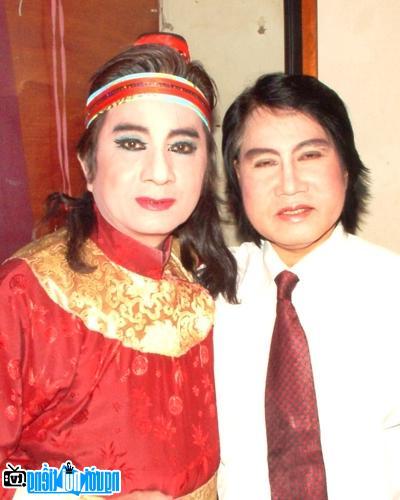 Nghệ sỹ Vũ Minh Vương (trái)