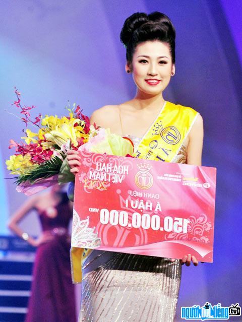 Dương Tú Anh đăng quang Á hậu Hoa hậu Việt Nam 2012