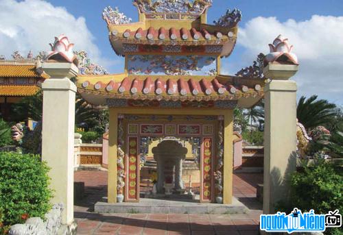 Hình ảnh mộ Trần Quang Diệu tại Đà Nẵng