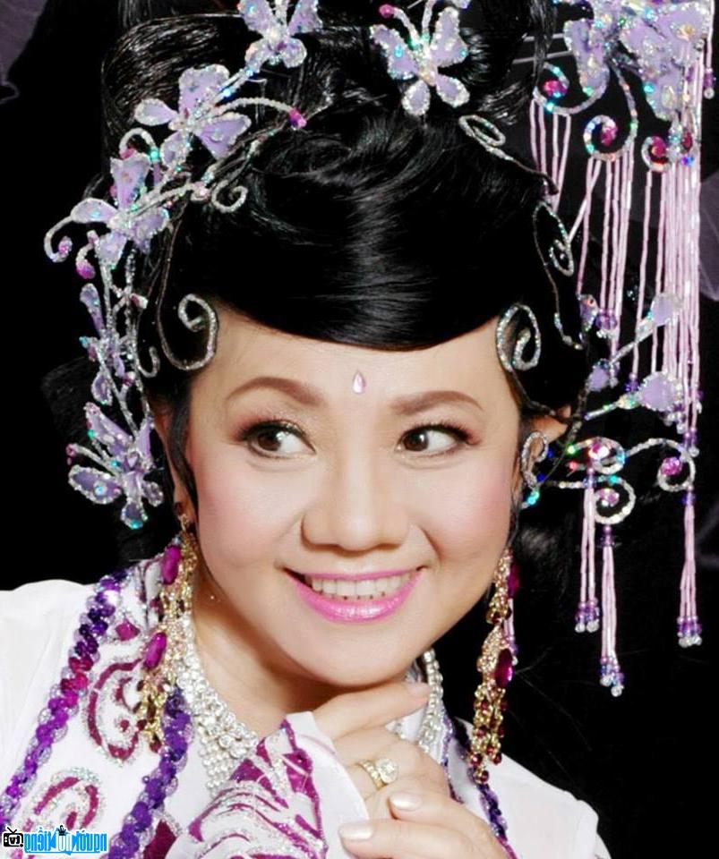Nữ nghệ sĩ sân khấu Bạch Lê xinh đẹp