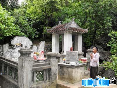 Hình ảnh mộ vua Đinh Tiên Hoàng trên núi Hoa Lư tỉnh Ninh Bình