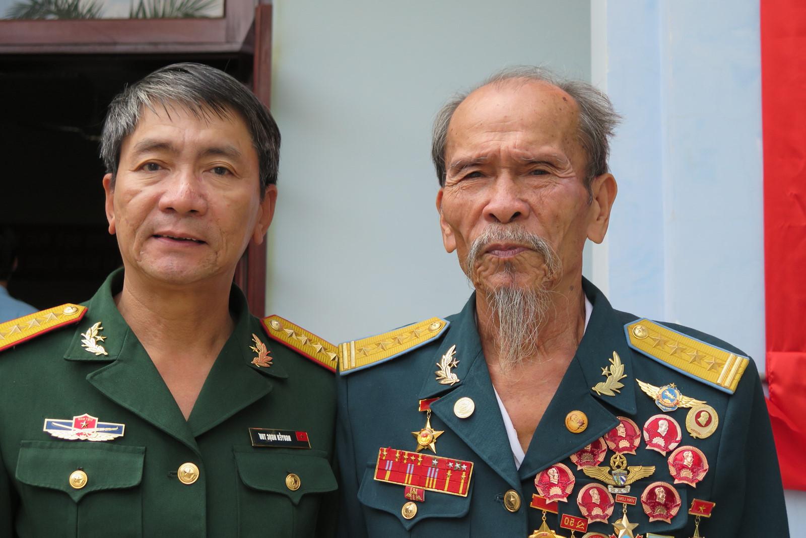 Đại tá Nguyễn Văn Bảy trong cuộc hội ngộ cùng đồng đội