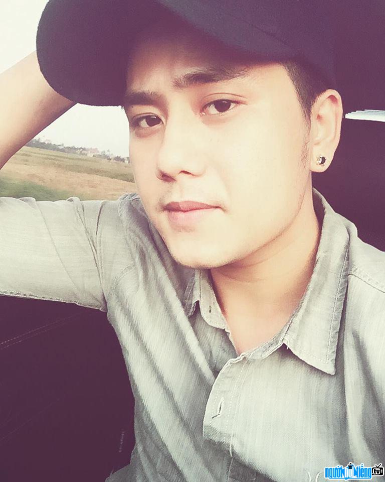 Hình ảnh selfie mới nhất của nam ca sĩ Hồ Quốc Việt