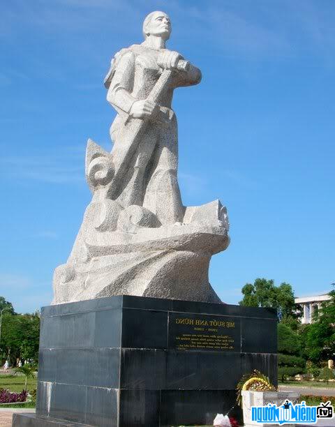 Hình ảnh tượng đài Mẹ Suốt tại Quảng Bình