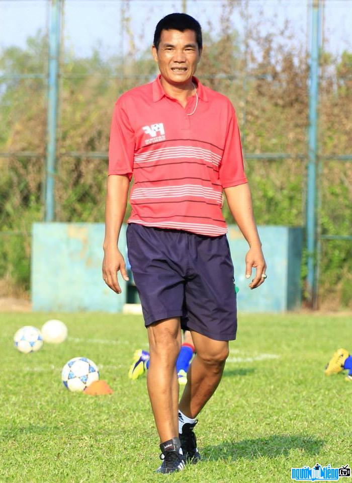 Một hình ảnh khác về Huấn luyện viên Nguyễn Hữu Đang