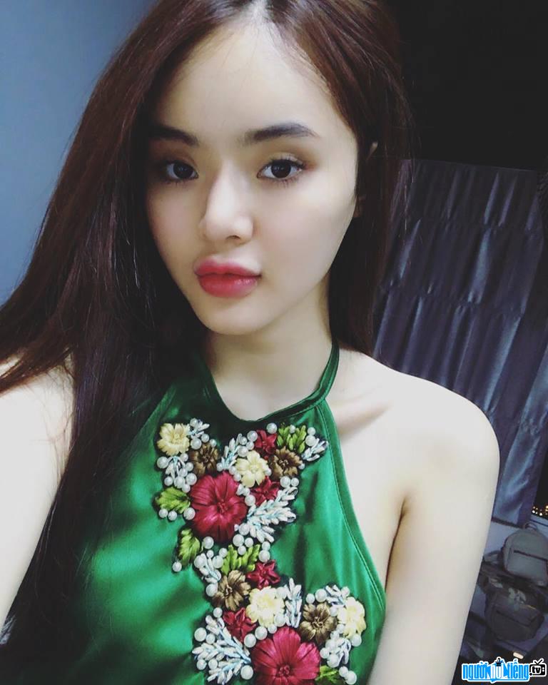 Lê Ngọc Phương Trang là em gái của diễn viên Angela Phương Trinh