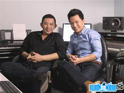 Nhạc sĩ Huỳnh Nhật Tân cùng với ca sĩ Phạm Sĩ Phú